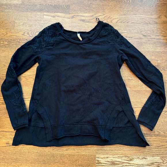 FREE PEOPLE Sweatshirt top lace accents size LARGE versatile - Picture 1 of 5